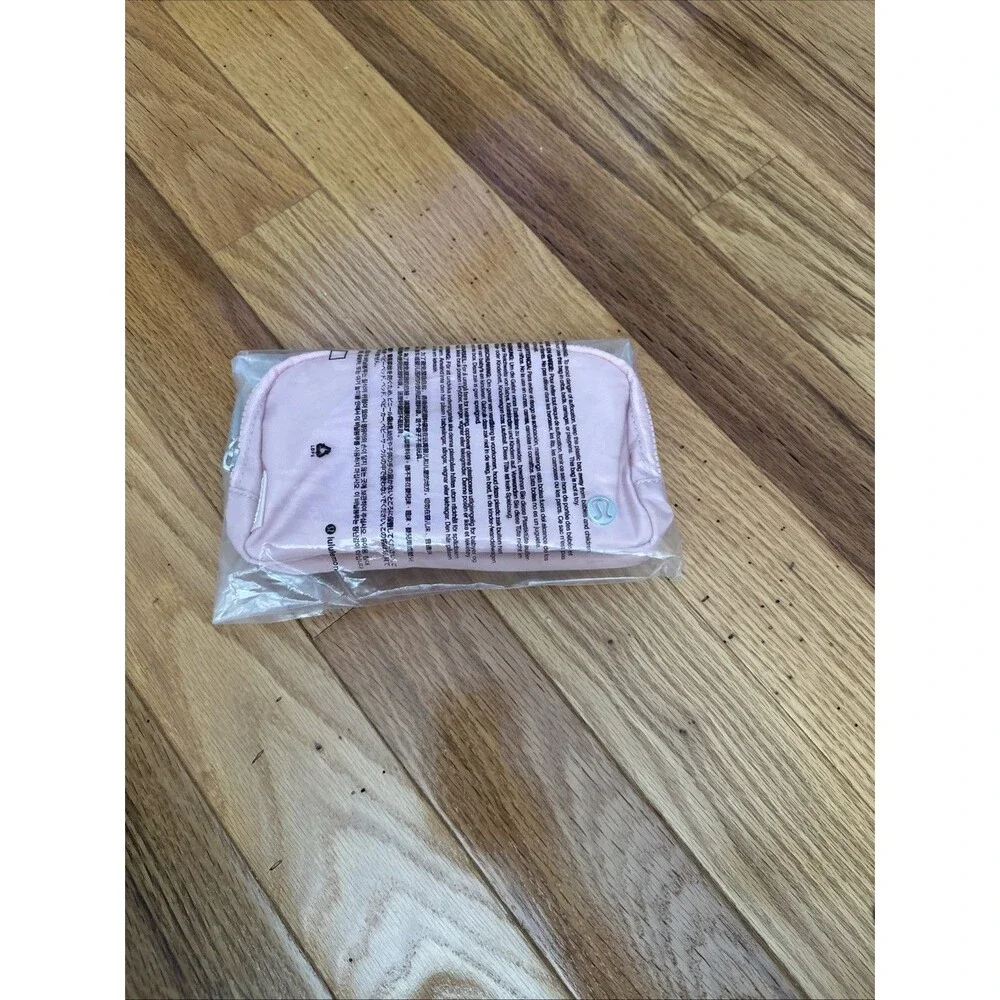 Lululemon Everywhere Belt Bag  Deco Pink Brand New with tags